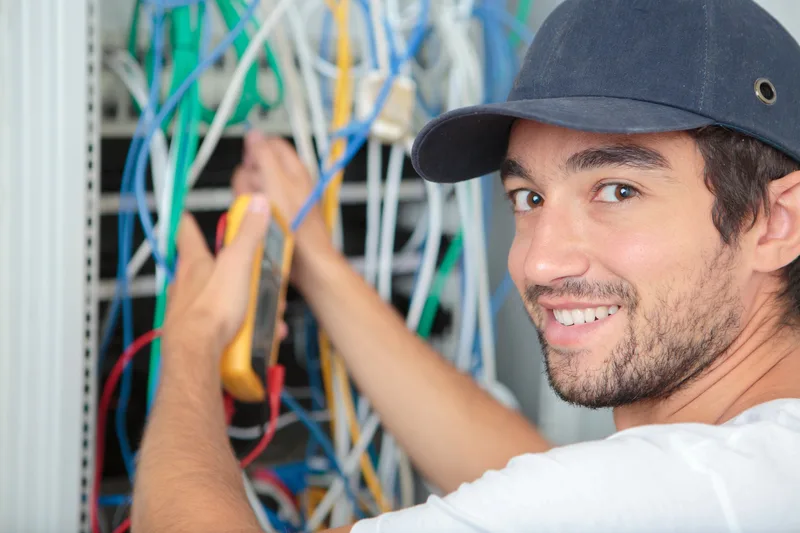 Électricien professionnel au travail — Électriciens France, Coulommiers (77)